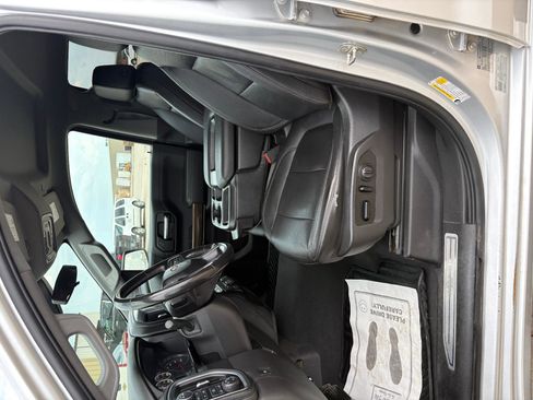 Used 2021 Chevrolet Silverado 1500 LT w/ Convenience Package II image 12