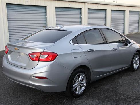 Used 2018 Chevrolet Cruze LT FWD image 5