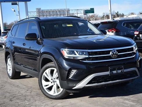 Certified 2023 Volkswagen Atlas SE image 2