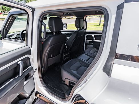 Used 2024 Land Rover Defender 130 X-Dynamic SE AWD/4WD image 36