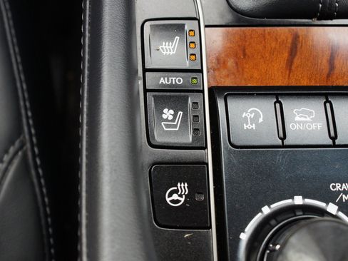 Used 2020 Lexus LX 570 4WD w/ Luxury Package image 9