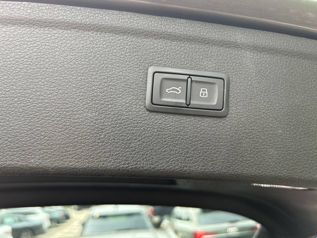Used 2023 Audi Q5 2.0T Premium w/ Convenience Package AWD/4WD image 19