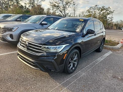 Used 2023 Volkswagen Tiguan SE image 1