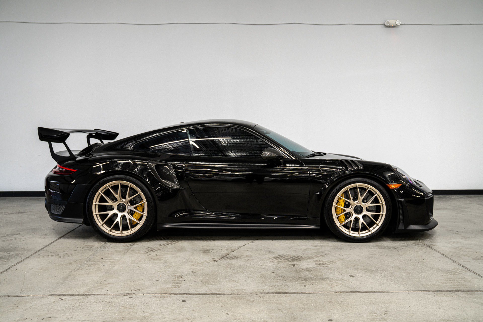 Used 2018 Porsche 911 GT2 RS RWD image 44