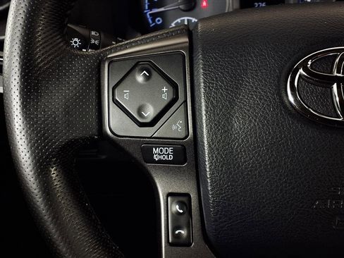 Used 2016 Toyota Tacoma TRD Sport image 11