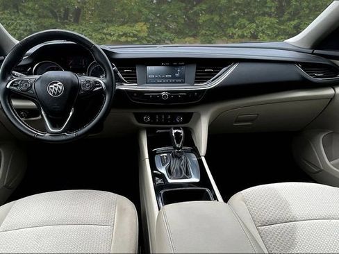 Used 2018 Buick Regal Preferred FWD image 7