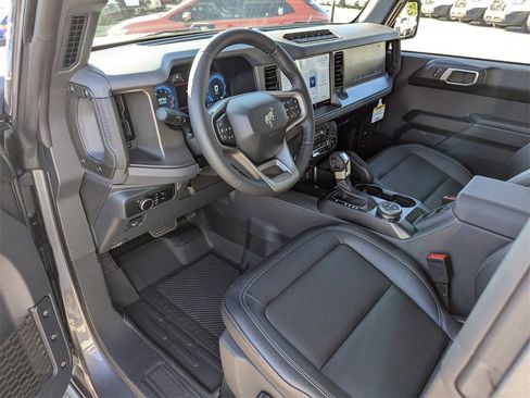 New 2025 Ford Bronco Badlands image 10