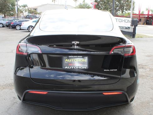 Used 2021 Tesla Model Y Long Range AWD/4WD image 31