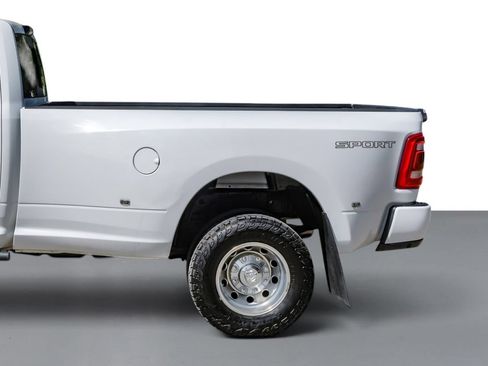 Used 2022 RAM 3500 Big Horn w/ Level C Equiment Group AWD/4WD image 11