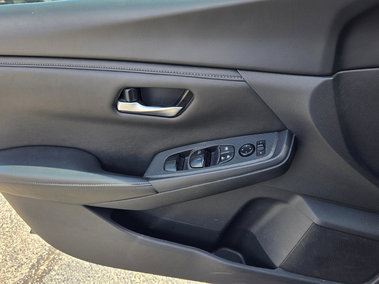 Used 2024 Nissan Sentra SV FWD image 29