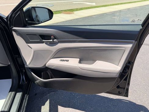 Used 2018 Hyundai Elantra SEL w/ Winter Weather Package FWD image 20