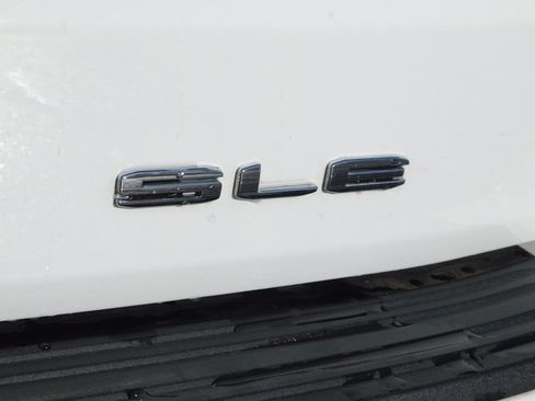 Used 2024 GMC Yukon SLE image 51