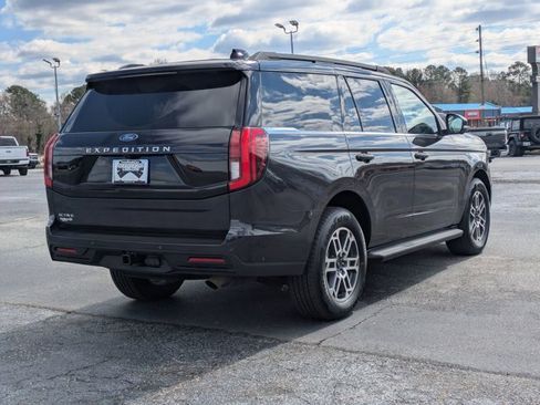 Certified 2025 Ford Expedition Active image 4