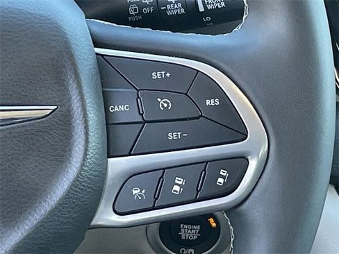 Used 2024 Chrysler Pacifica Touring-L image 13