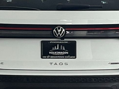 New 2025 Volkswagen Taos SE image 33