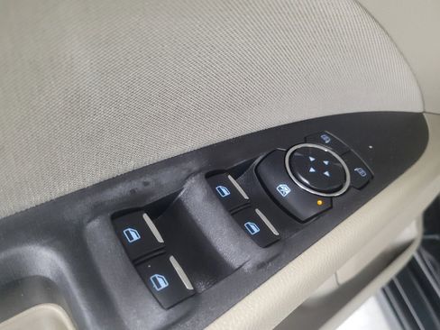 Used 2018 Ford Fusion SE FWD image 27