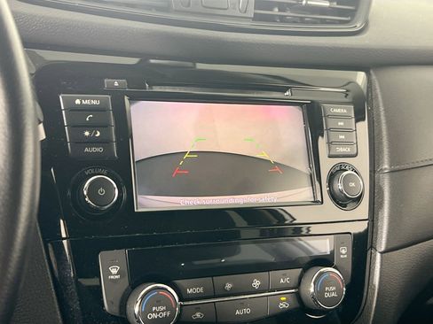 Used 2020 Nissan Rogue SV image 13