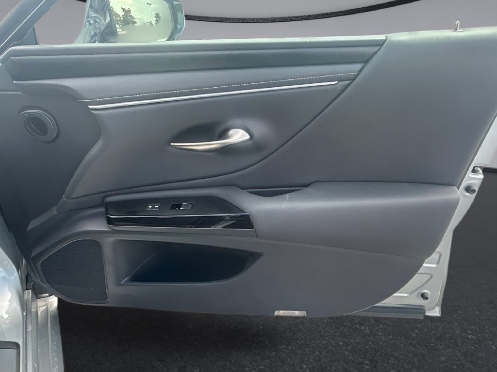 Used 2025 Lexus ES 350 w/ Premium Package FWD image 13