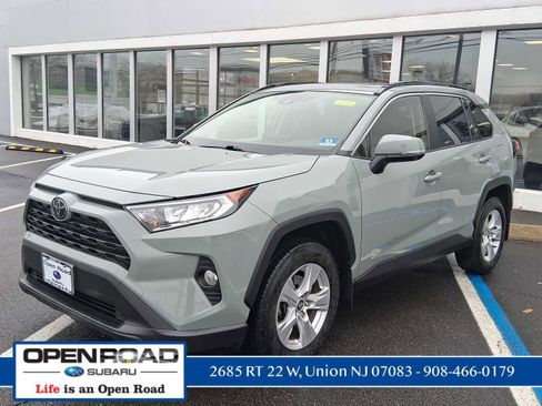 Used 2020 Toyota RAV4 XLE w/ Convenience Package image 3