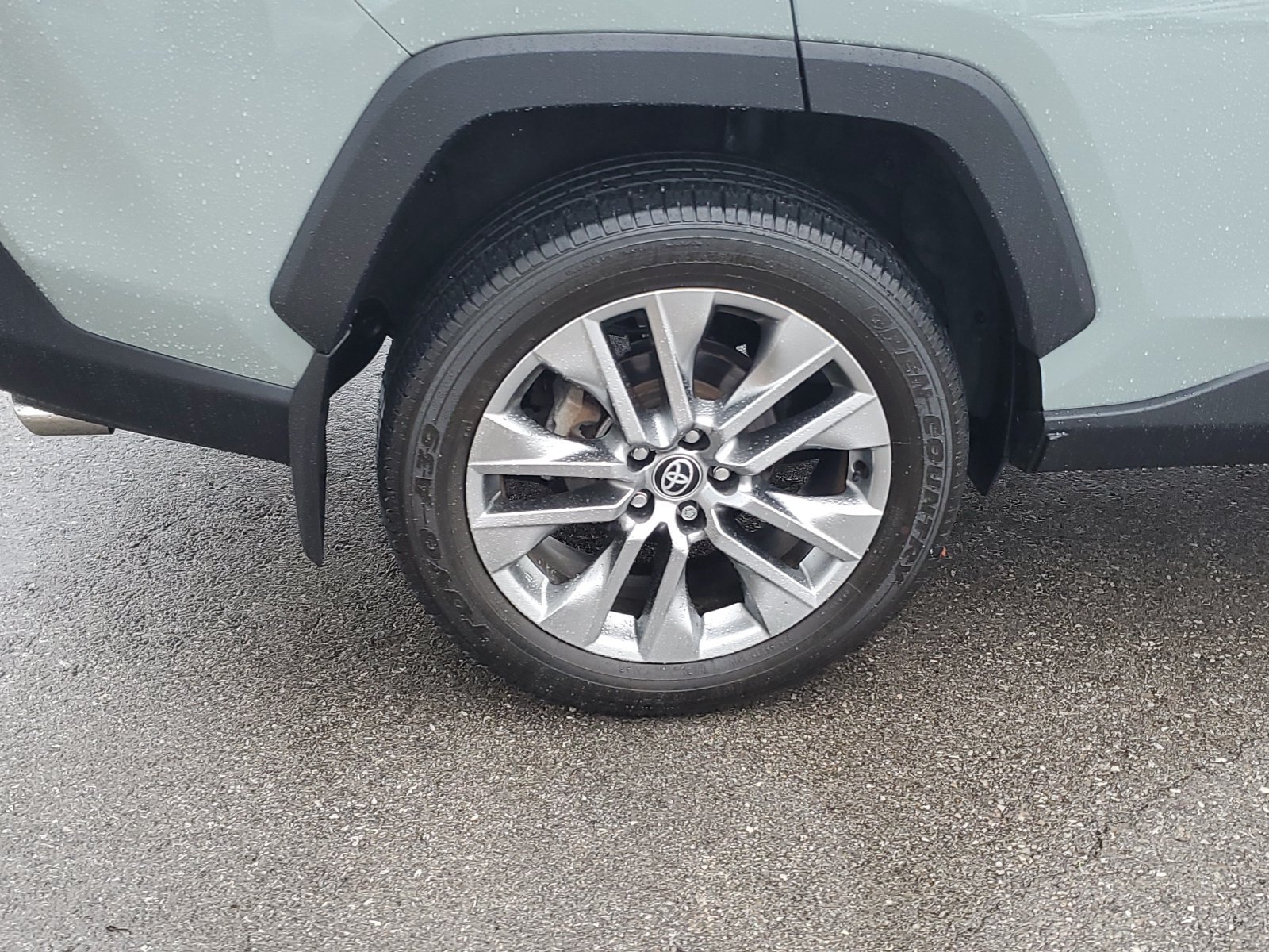 Used 2023 Toyota RAV4 XLE Premium AWD/4WD image 5