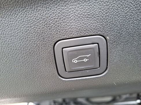 Used 2024 Chevrolet Tahoe Z71 w/ Luxury Package image 27