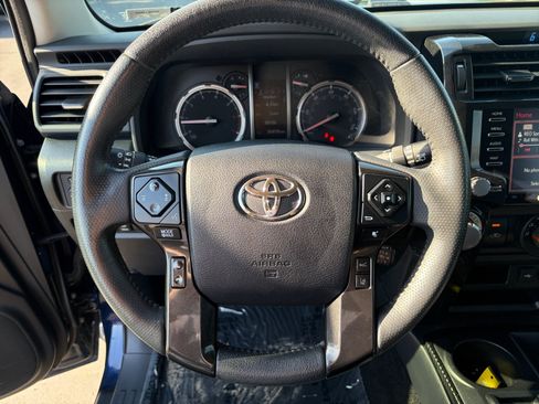 Used 2022 Toyota 4Runner TRD Off-Road Premium AWD/4WD image 12