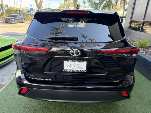 Used 2020 Toyota Highlander XLE FWD image 5