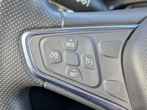 Used 2019 Chevrolet Equinox LT image 18