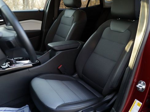 Used 2025 Chevrolet Trax LT w/ LT Convenience Package image 20