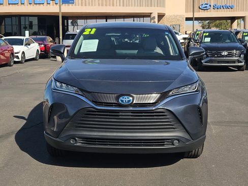 Used 2021 Toyota Venza LE image 2