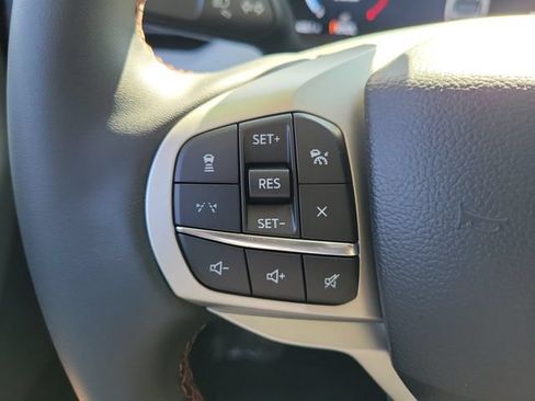 Used 2026 Ford Explorer Active RWD image 5