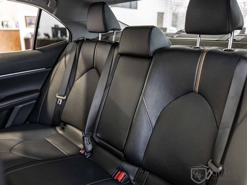 Used 2020 Toyota Camry XLE image 35