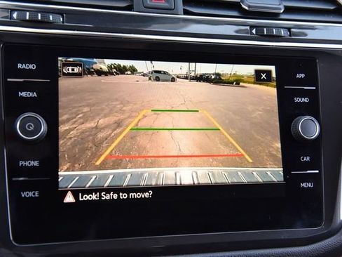 Used 2023 Volkswagen Tiguan SE FWD image 12
