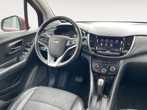 Used 2020 Chevrolet Trax LT w/ Driver Confidence Package FWD image 10
