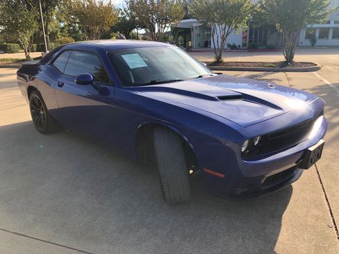 Used 2018 Dodge Challenger SXT w/ Blacktop Package image 4