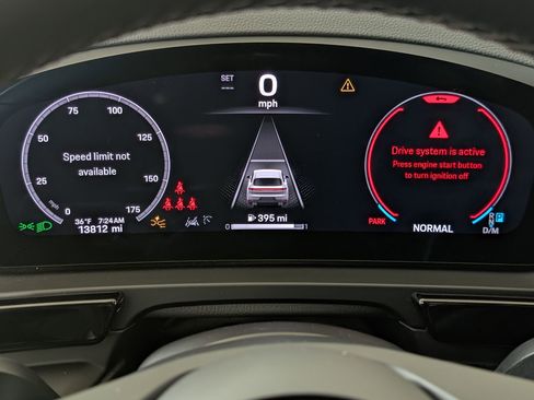 Used 2024 Porsche Cayenne image 25