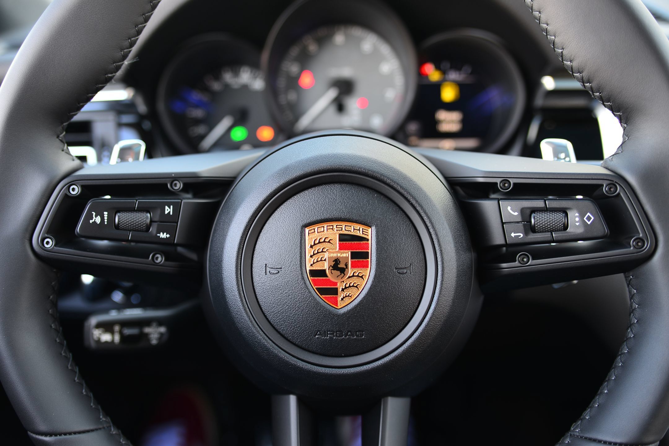 Certified 2026 Porsche Macan S AWD/4WD image 32