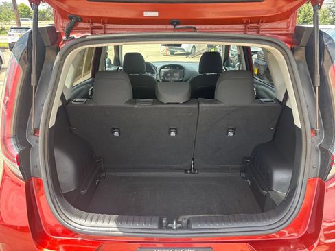 Used 2025 Kia Soul LX w/ LX Technology Package FWD image 29