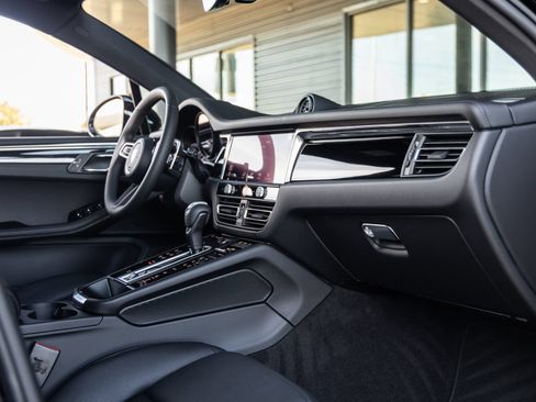 Certified 2026 Porsche Macan AWD/4WD image 43
