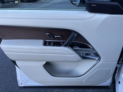Used 2024 Land Rover Range Rover SE image 12
