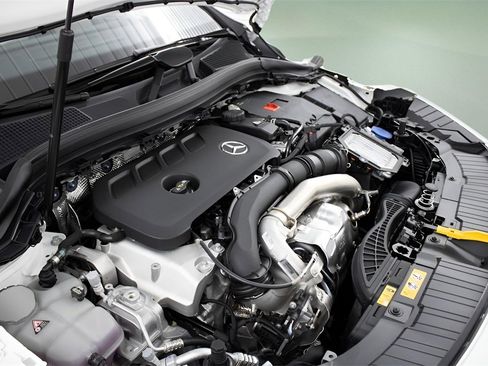 Used 2025 Mercedes-Benz GLA 250 image 2