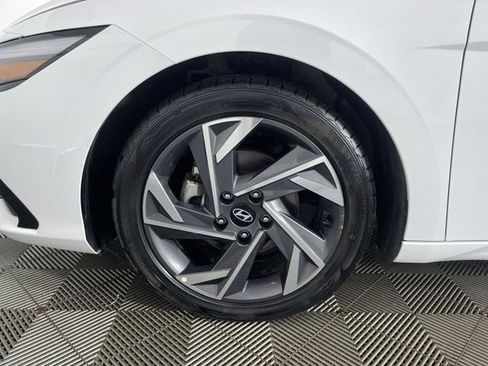 Used 2025 Hyundai Elantra SEL FWD image 17