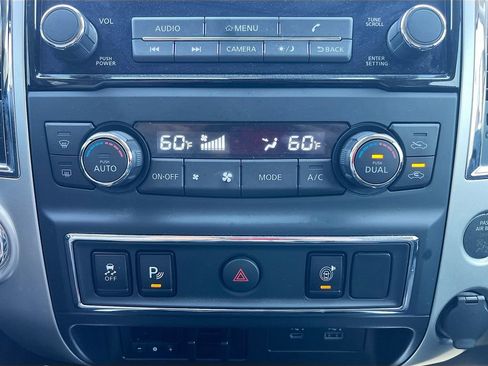 Used 2024 Nissan Titan SV w/ SV Convenience Package RWD image 15