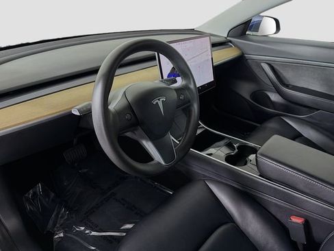 Used 2020 Tesla Model 3 Standard Range RWD image 9