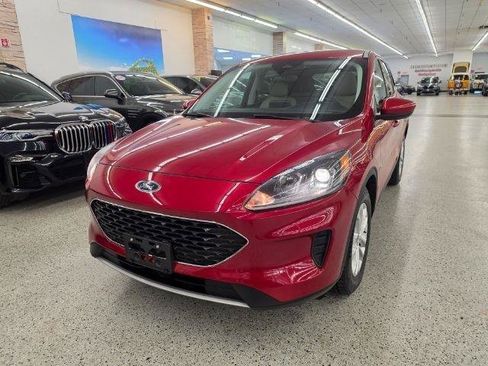 Used 2021 Ford Escape SE w/ Cold Weather Package FWD image 2