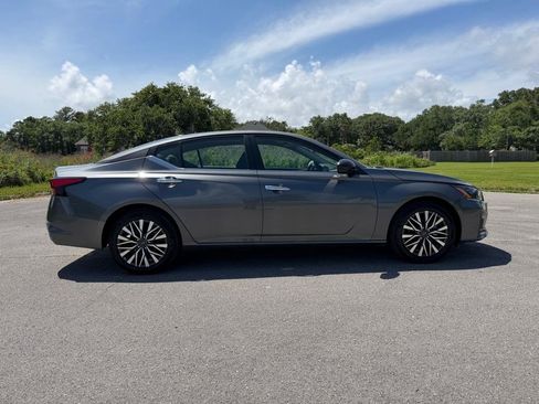 Used 2025 Nissan Altima 2.5 SV FWD image 6