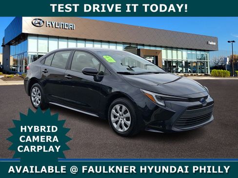 Used 2025 Toyota Corolla LE image 1