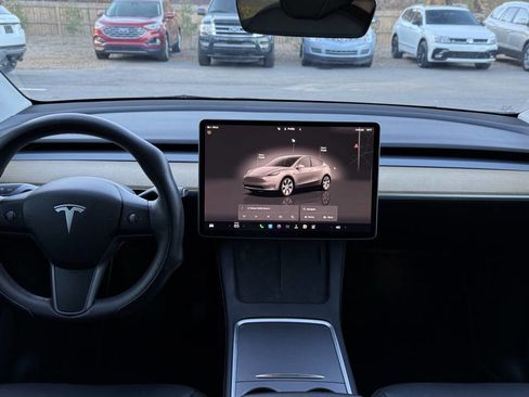 Used 2022 Tesla Model Y Long Range image 23