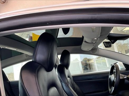 Used 2020 Tesla Model 3 Standard Range Plus RWD image 27