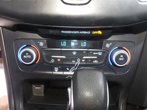 Used 2018 Ford Focus SE FWD image 36